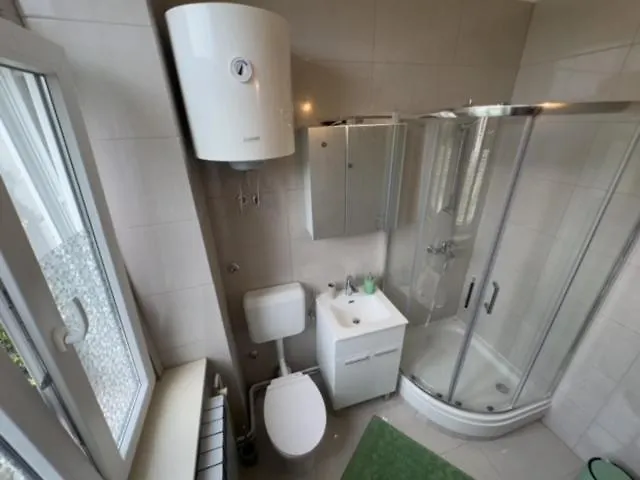 Apartman Edo 2 プーラ
